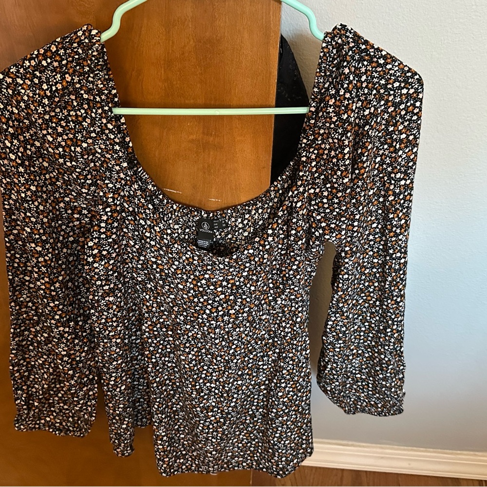 Off the shoulder Volcom floral blouse